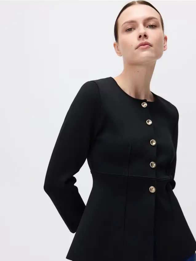 Maglione con bottoni decorativi - nero