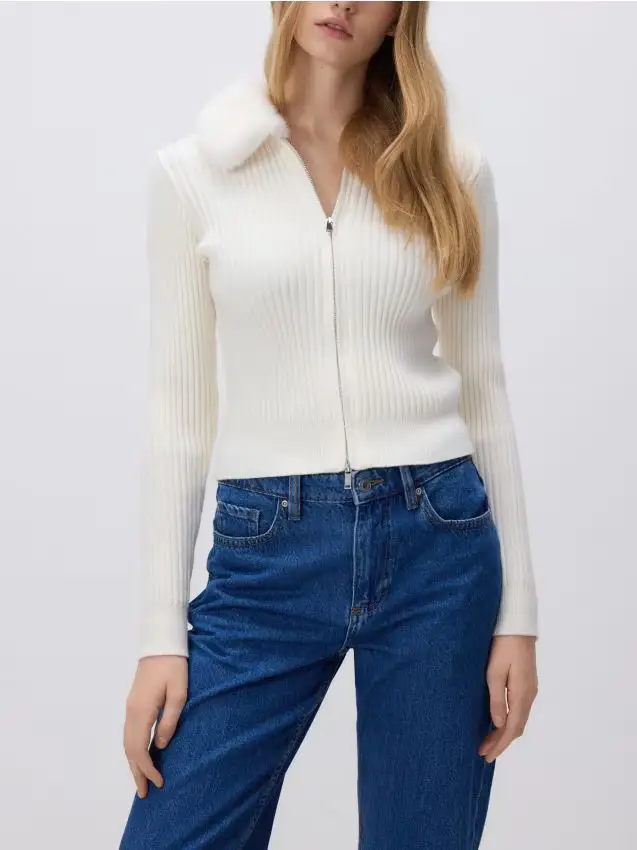 Maglione con colletto in pelliccia sintetica - nude