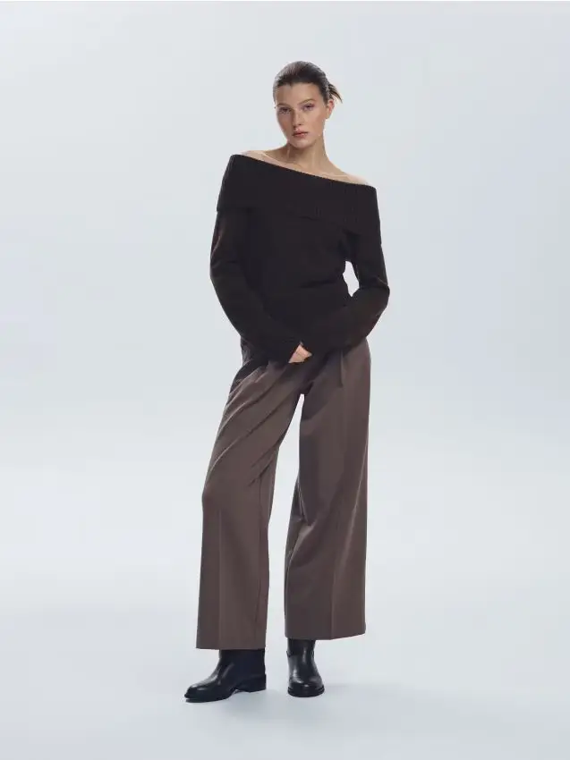 Maglione con collo alto risvolto - marrone