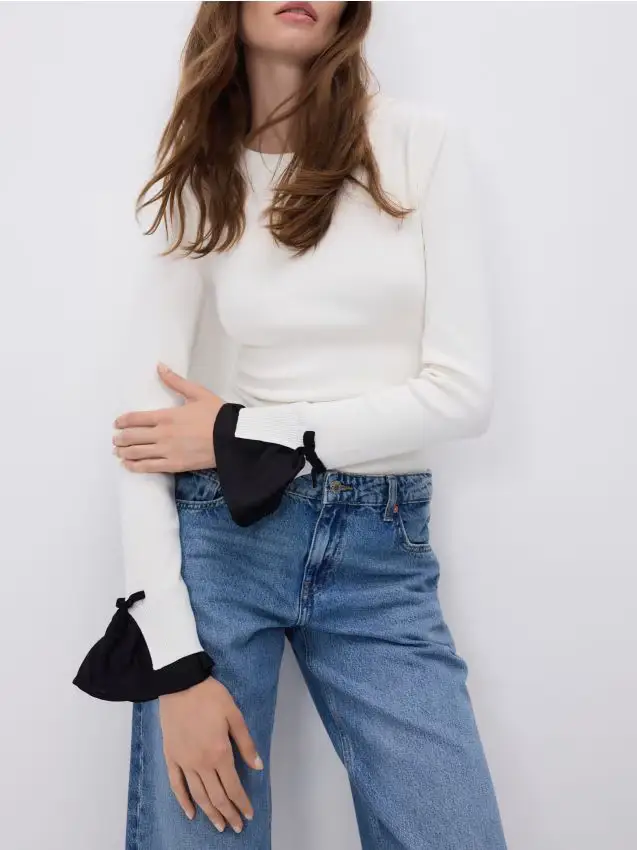 Maglione con fiocco decorativo - panna