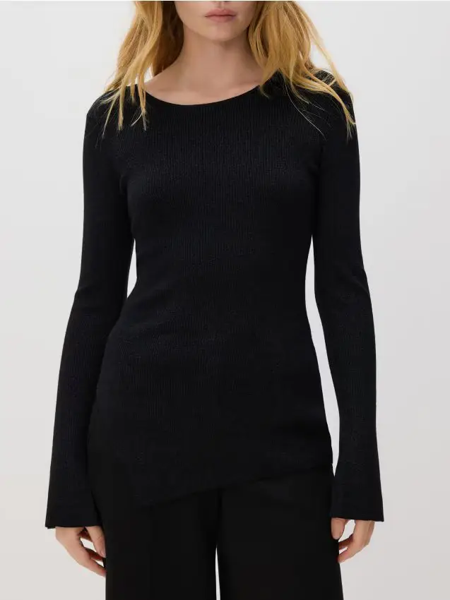 Maglione con orlo asimmetrico - nero