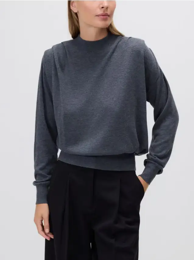 Maglione con pieghe sulle spalle - grigio scuro