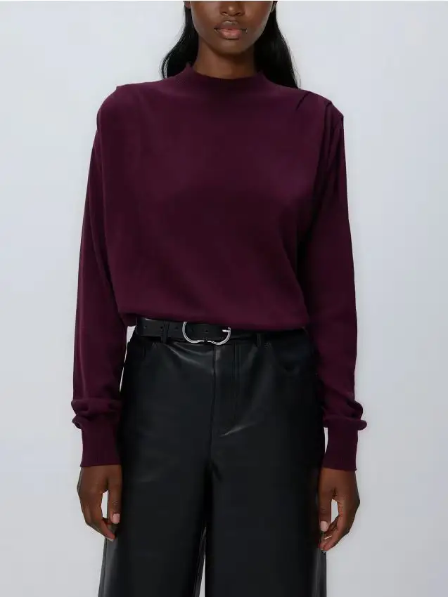 Maglione con pieghe sulle spalle - viola scuro