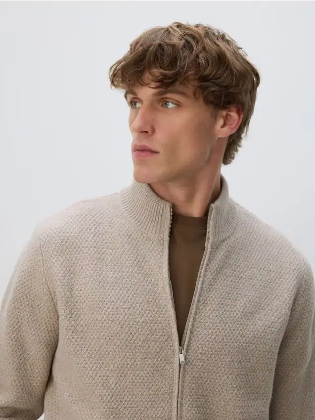 Maglione con zip e colletto rigido - beige