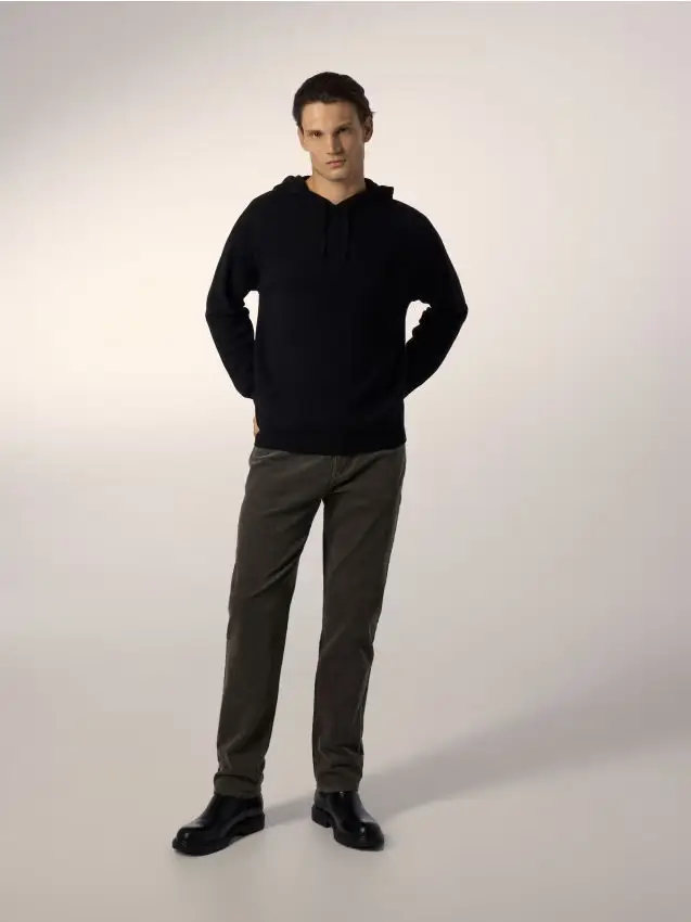 Maglione di lana con cappuccio - nero