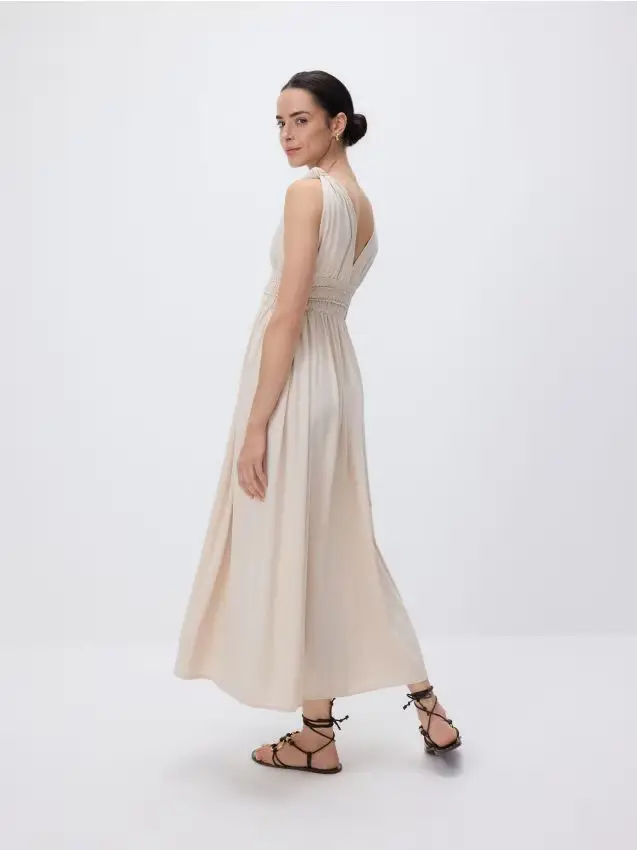 Maxi abito con arricciatura - beige