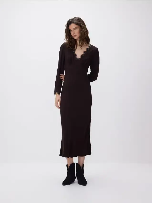 Maxi abito con pizzo - marrone scuro