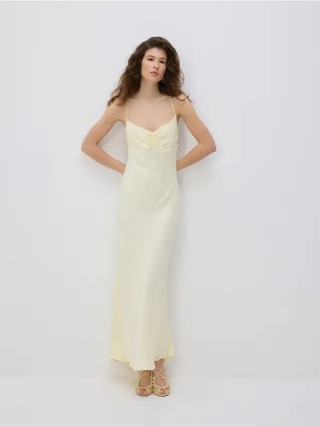 Maxi vestito in raso - giallo chiaro