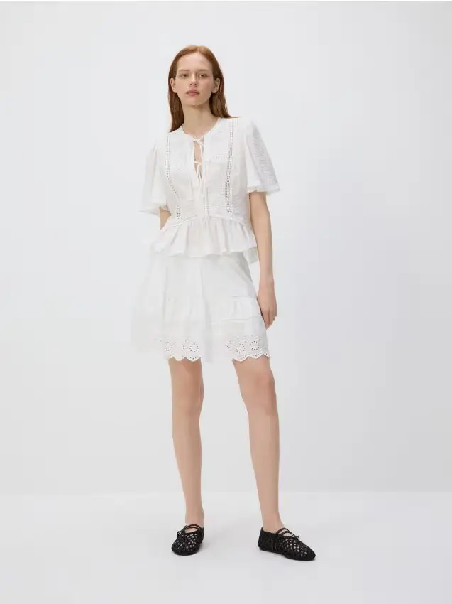 Minigonna con orlo traforato - panna