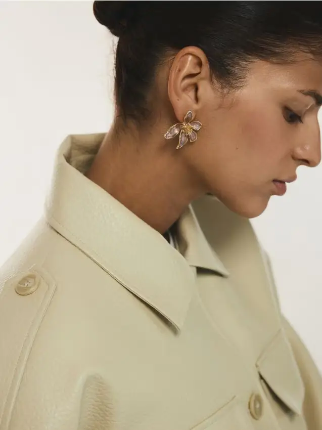 Orecchini a forma di fiore - marrone