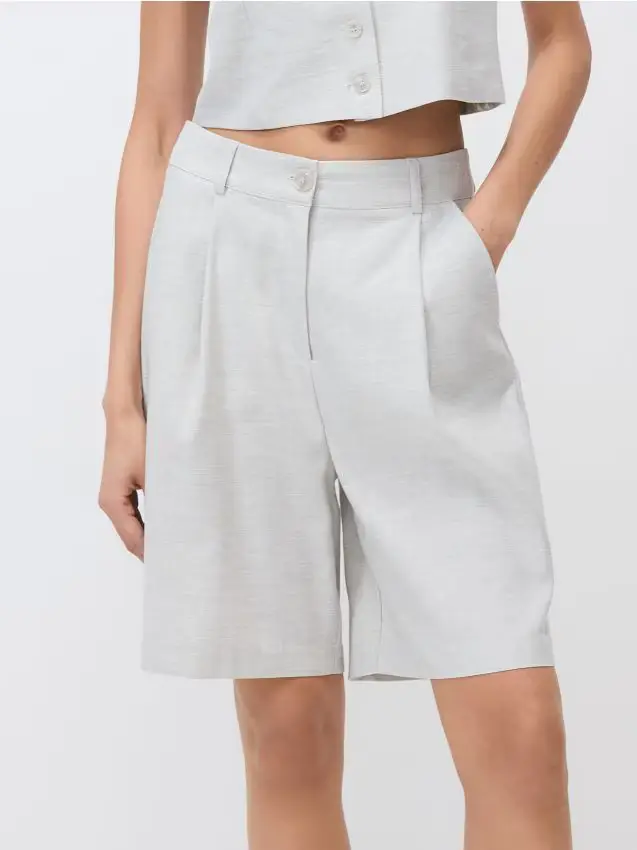 Pantaloncini bermuda con pinces - grigio chiaro