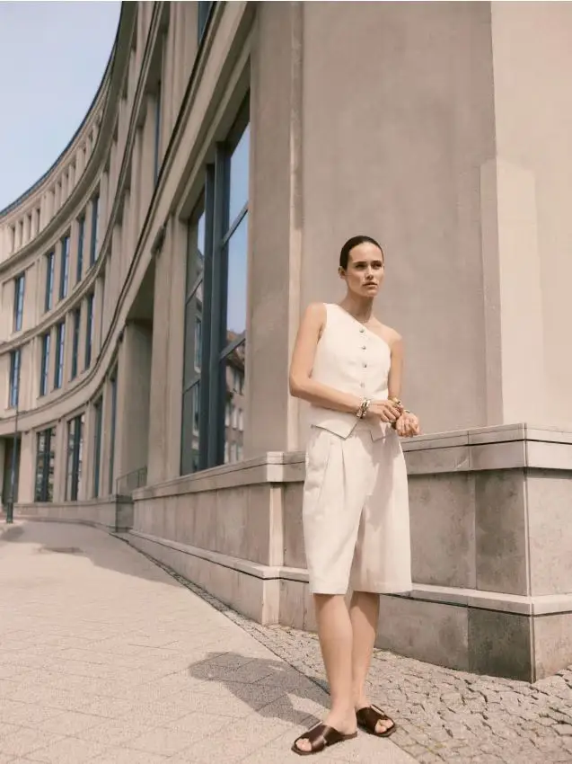 Pantaloncini bermuda con pinces - nude