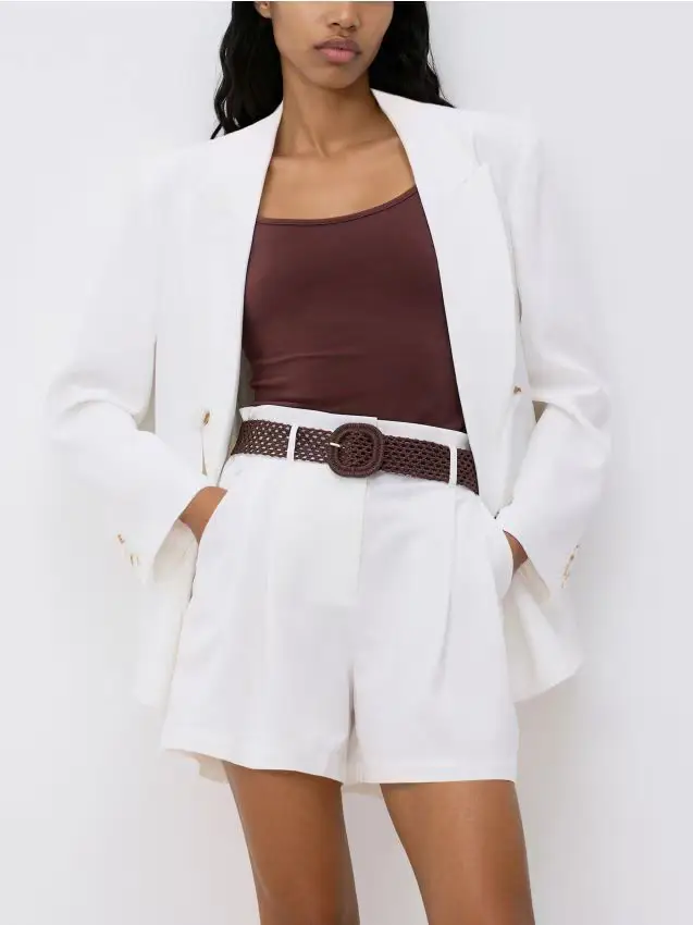 Pantaloncini con cintura intrecciata - bianco