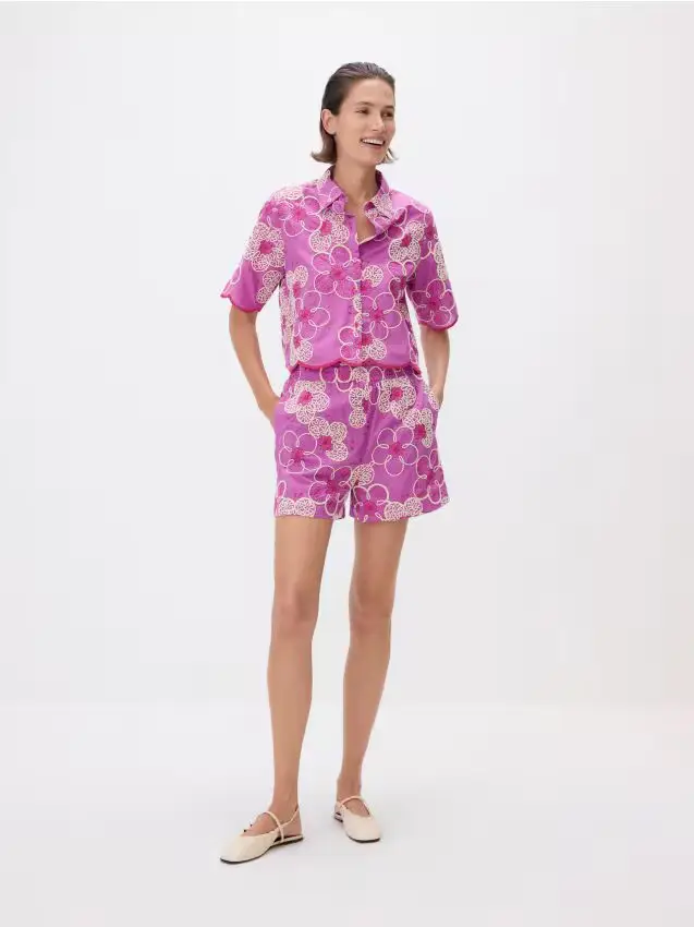 Pantaloncini con motivo ricamato - multicolore