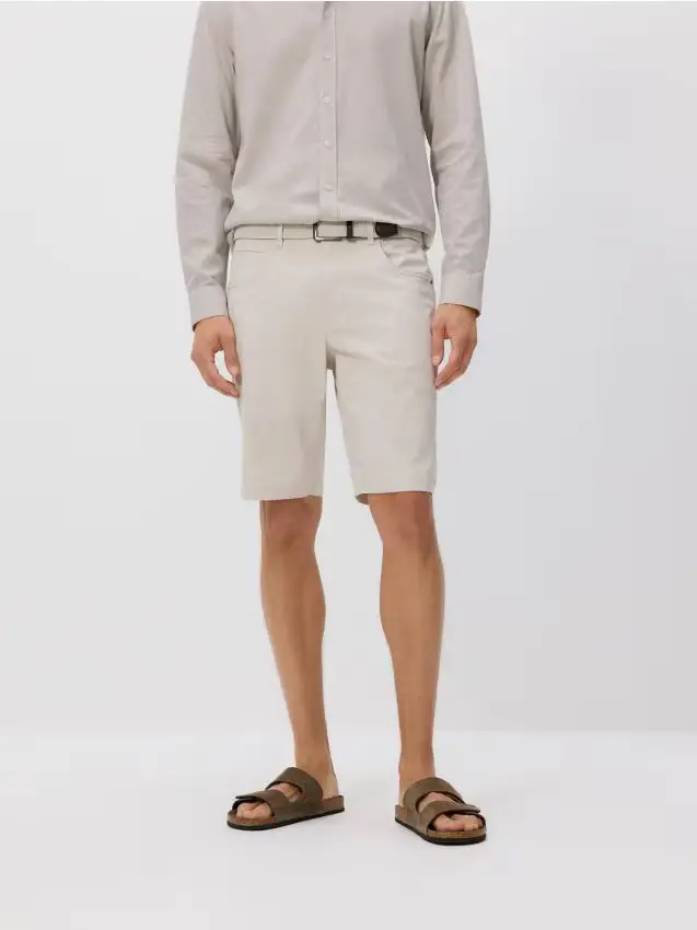 Pantaloncini regular carrot con cintura - beige