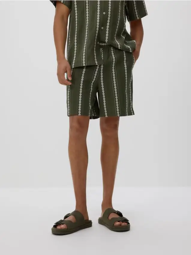 Pantaloncini strutturati regular - verde scuro