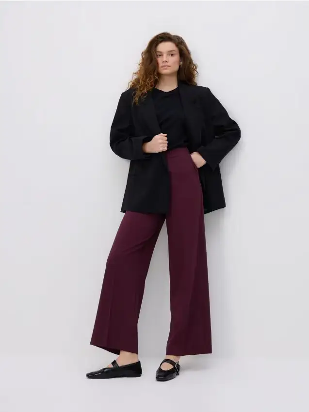 Pantaloni a gamba ampia con piega stirata - bordeaux