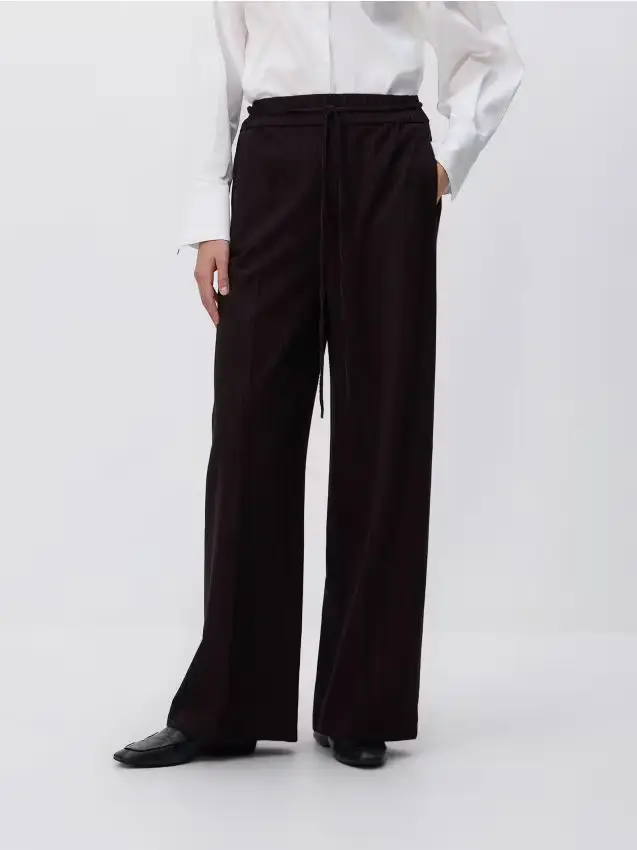 Pantaloni a gamba ampia con piega stirata - bordeaux