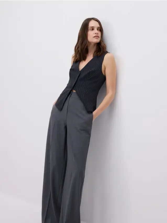 Pantaloni a gamba ampia con piega stirata - grigio chiaro