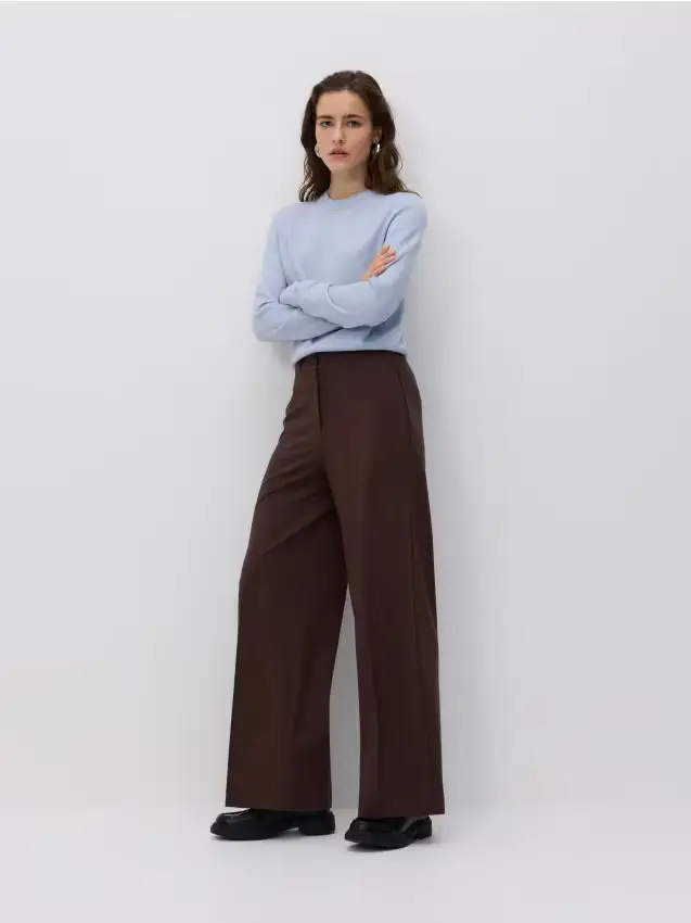 Pantaloni a gamba ampia con piega stirata - marrone scuro