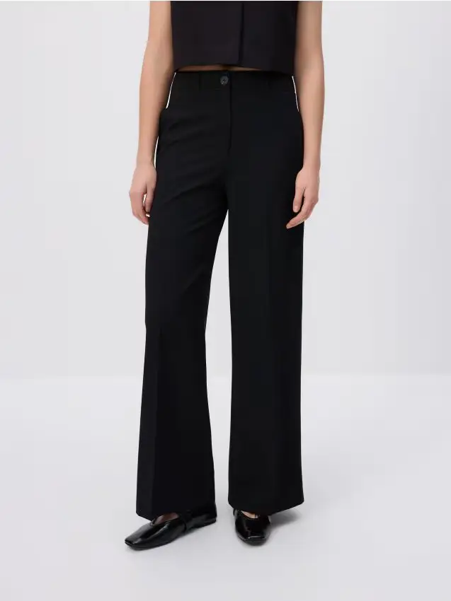 Pantaloni a gamba ampia con piega stirata - nero