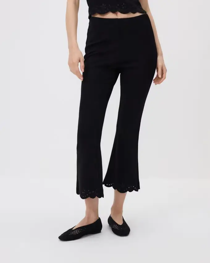 Pantaloni a zampa con finiture in pizzo - nero