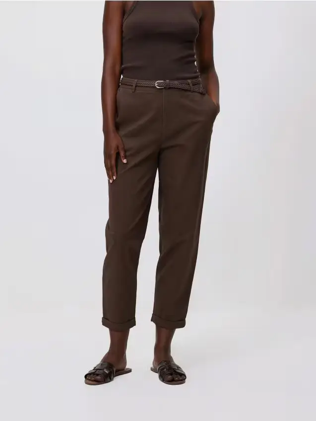 Pantaloni chino con cintura - marrone