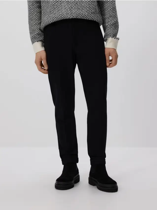 Pantaloni chino slim con piega stirata - nero