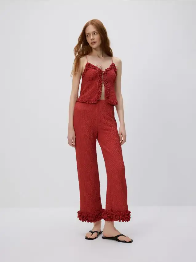 Pantaloni con dettaglio di balze - carminio