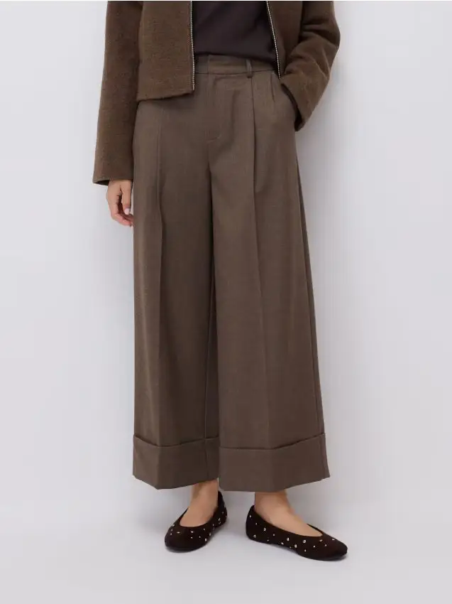 Pantaloni con orlo rivoltato - caffè