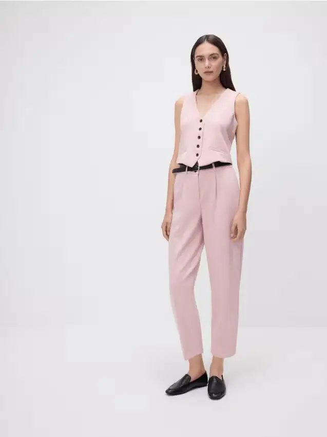 Pantaloni con piega e cintura - rosa pastello