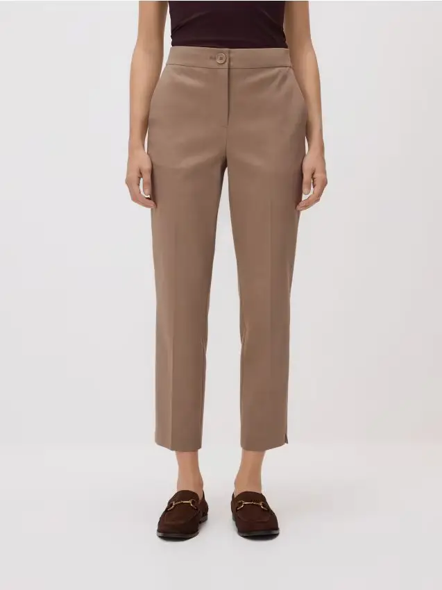 Pantaloni con piega in cotone - caffè