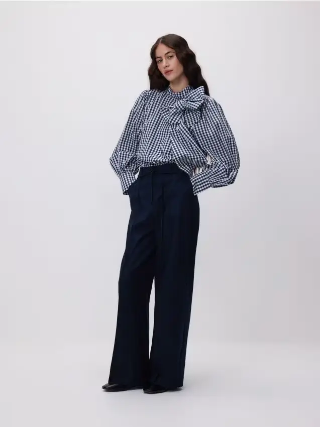 Pantaloni con piega stirata - blu scuro
