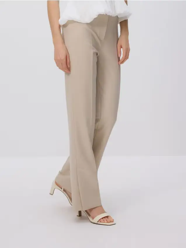 Pantaloni con piega stirata - panna