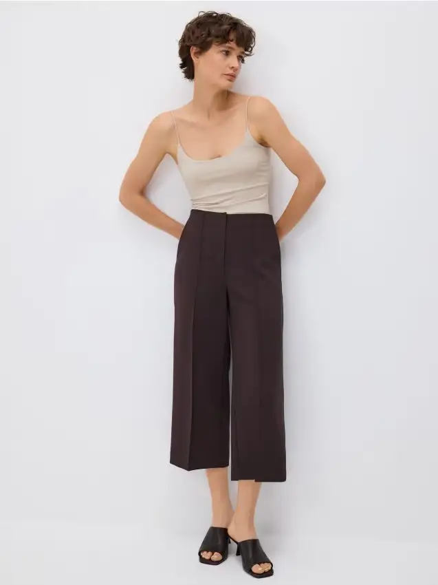 Pantaloni culotte con piega stirata - marrone scuro