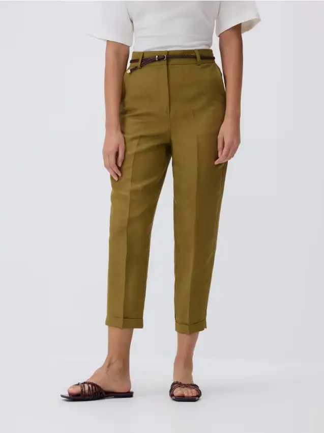 Pantaloni in misto lino con piega stirata - verde oliva chiaro