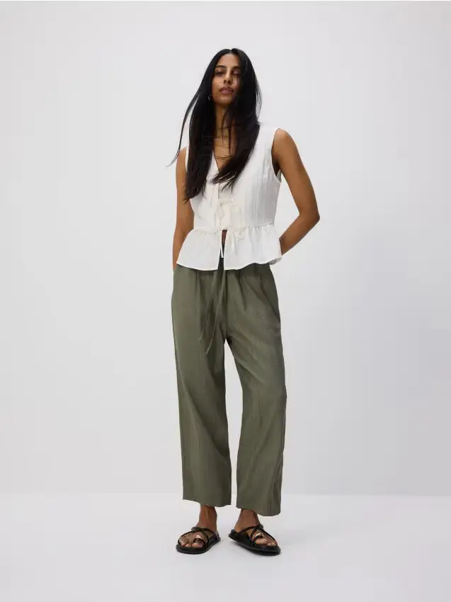 Pantaloni in viscosa con laccio - verde