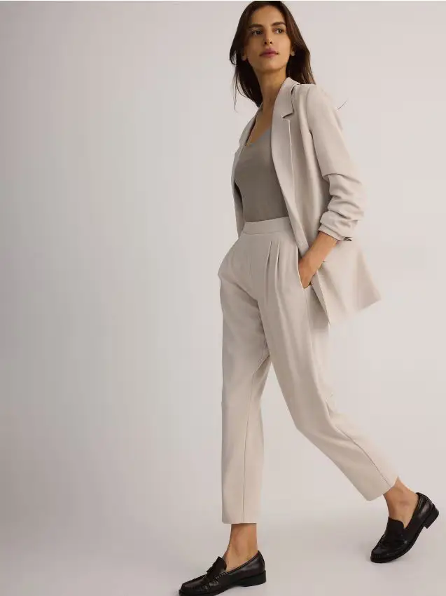 Pantaloni jogger con pinces - beige