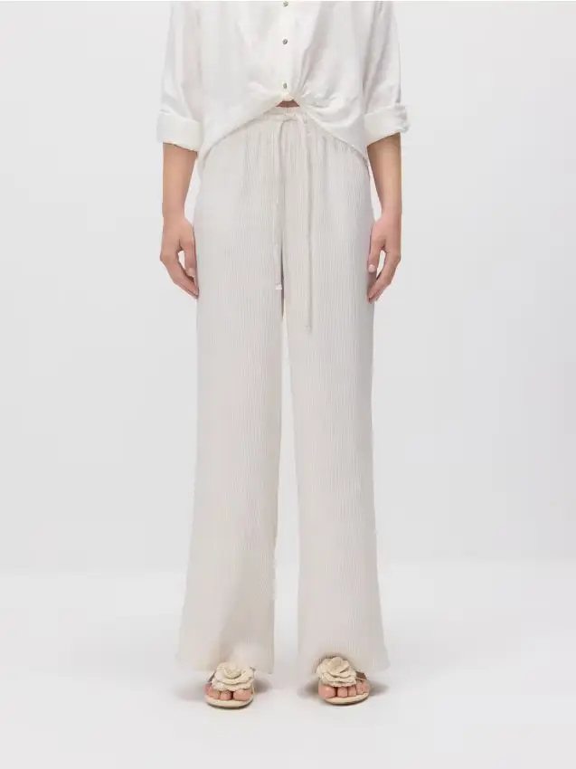 Pantaloni larghi con cintura da annodare - panna