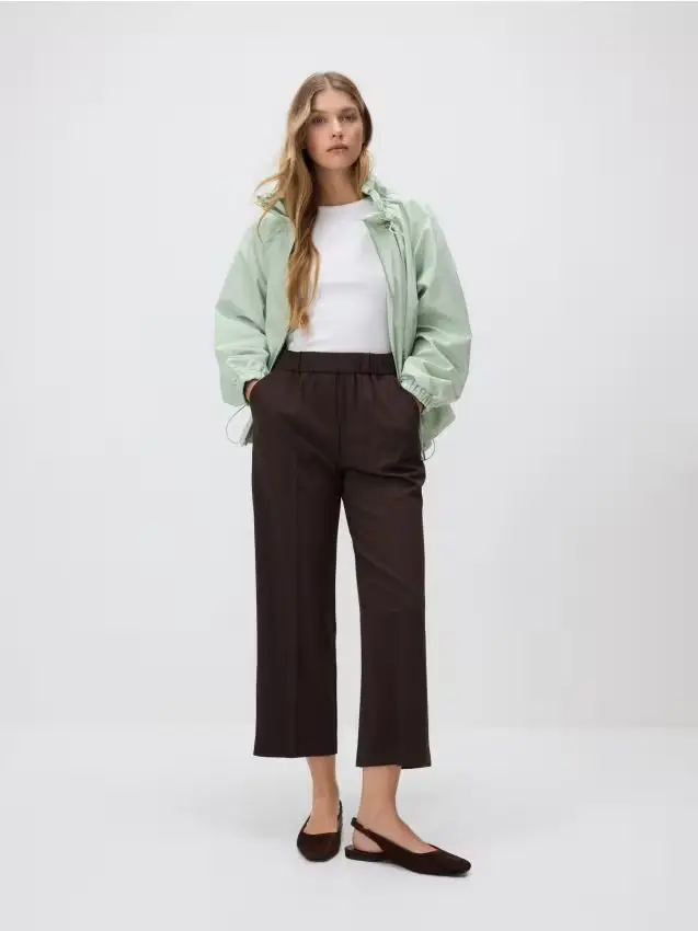 Pantaloni larghi con piega stirata - marrone polveroso
