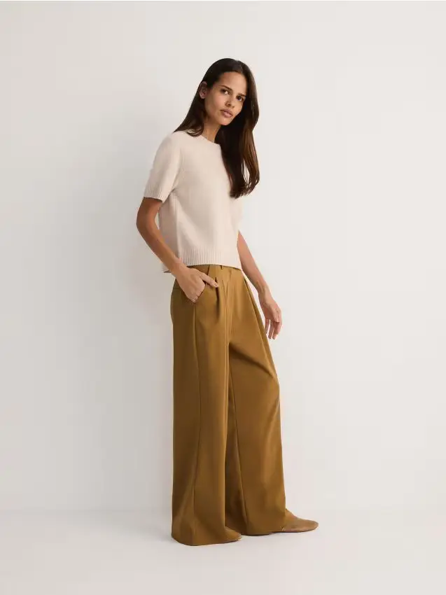 Pantaloni larghi con pinces - marrone dorato