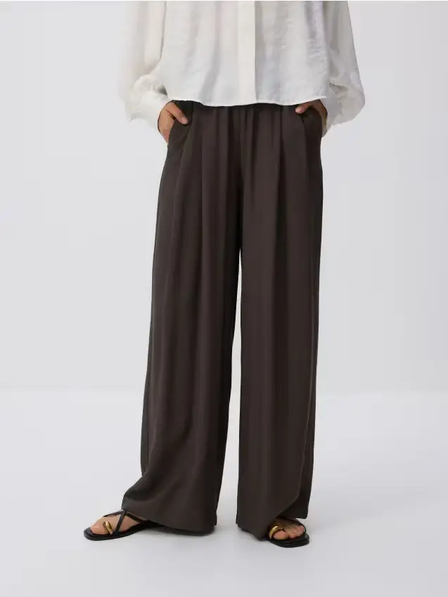 Pantaloni larghi con pinces - marrone scuro