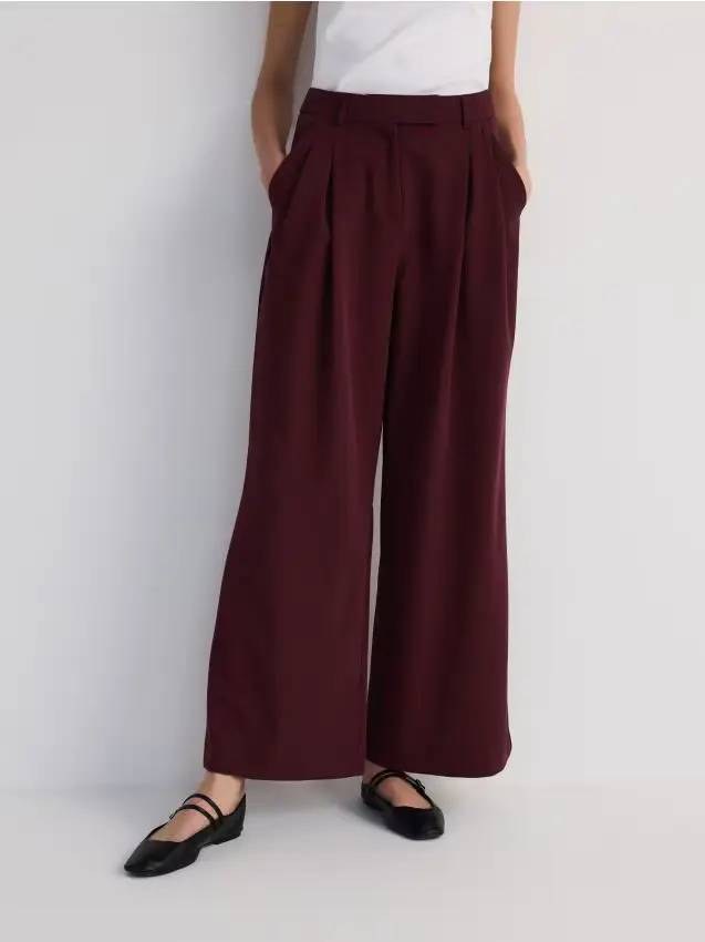 Pantaloni larghi con pinces - mogano