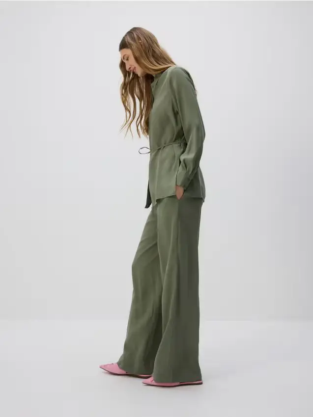 Pantaloni larghi in modal - verde-marrone