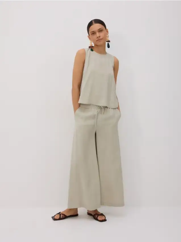 Pantaloni larghi in modal - verde pallido