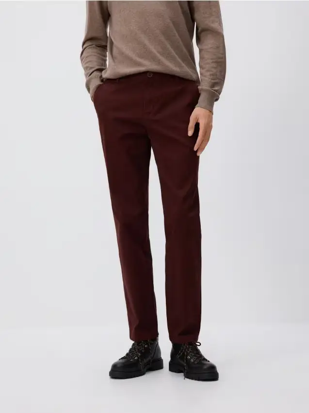 Pantaloni slim chino in cotone - mogano