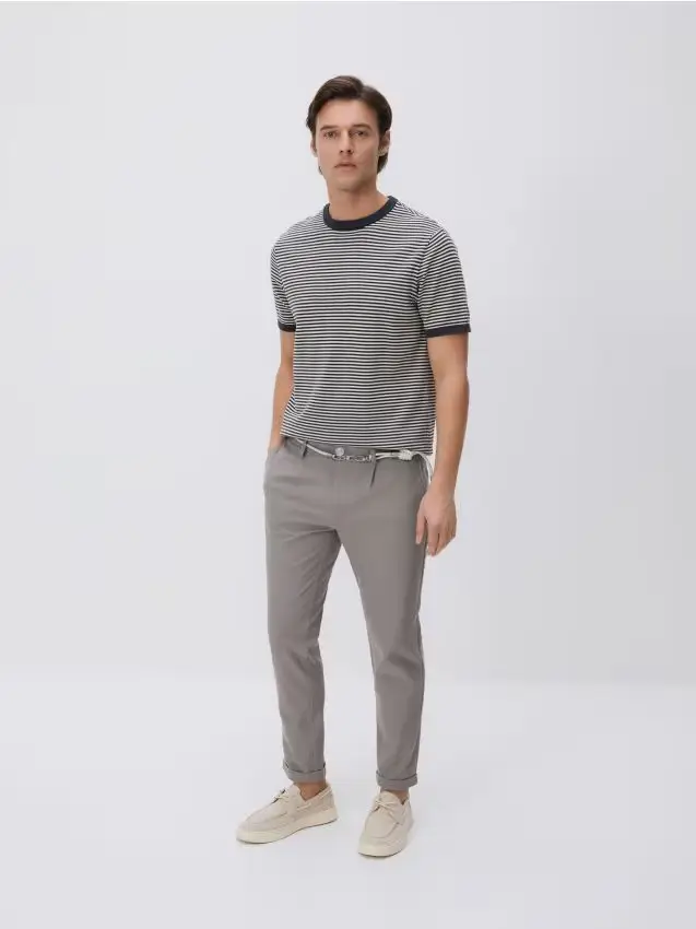 Pantaloni slim fit con cintura - beige