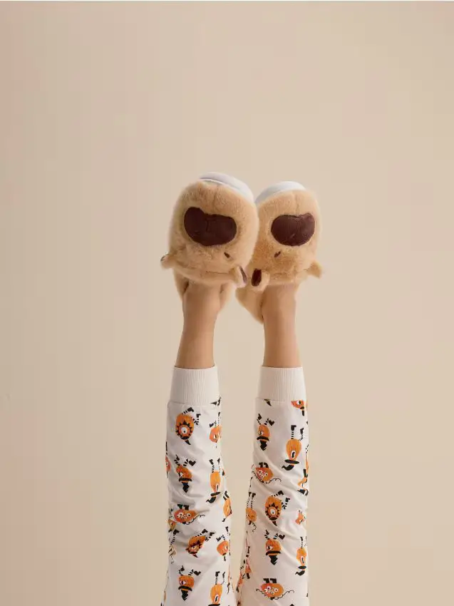 Pantofole capibara - marrone dorato