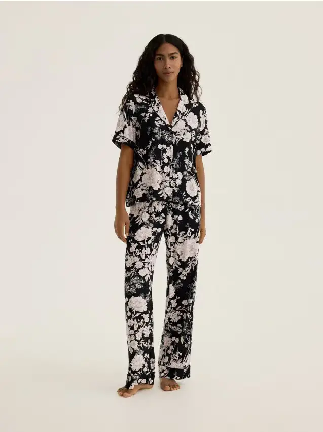 Pigiama due pezzi con fantasia - nero
