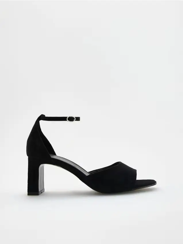 Sandali con tacco largo - nero